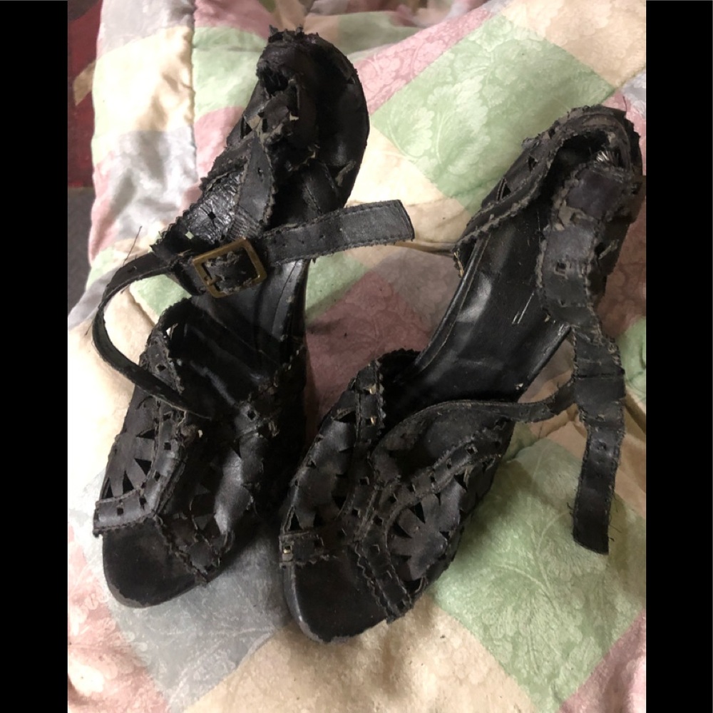 541 Black worn heels platforms size 6